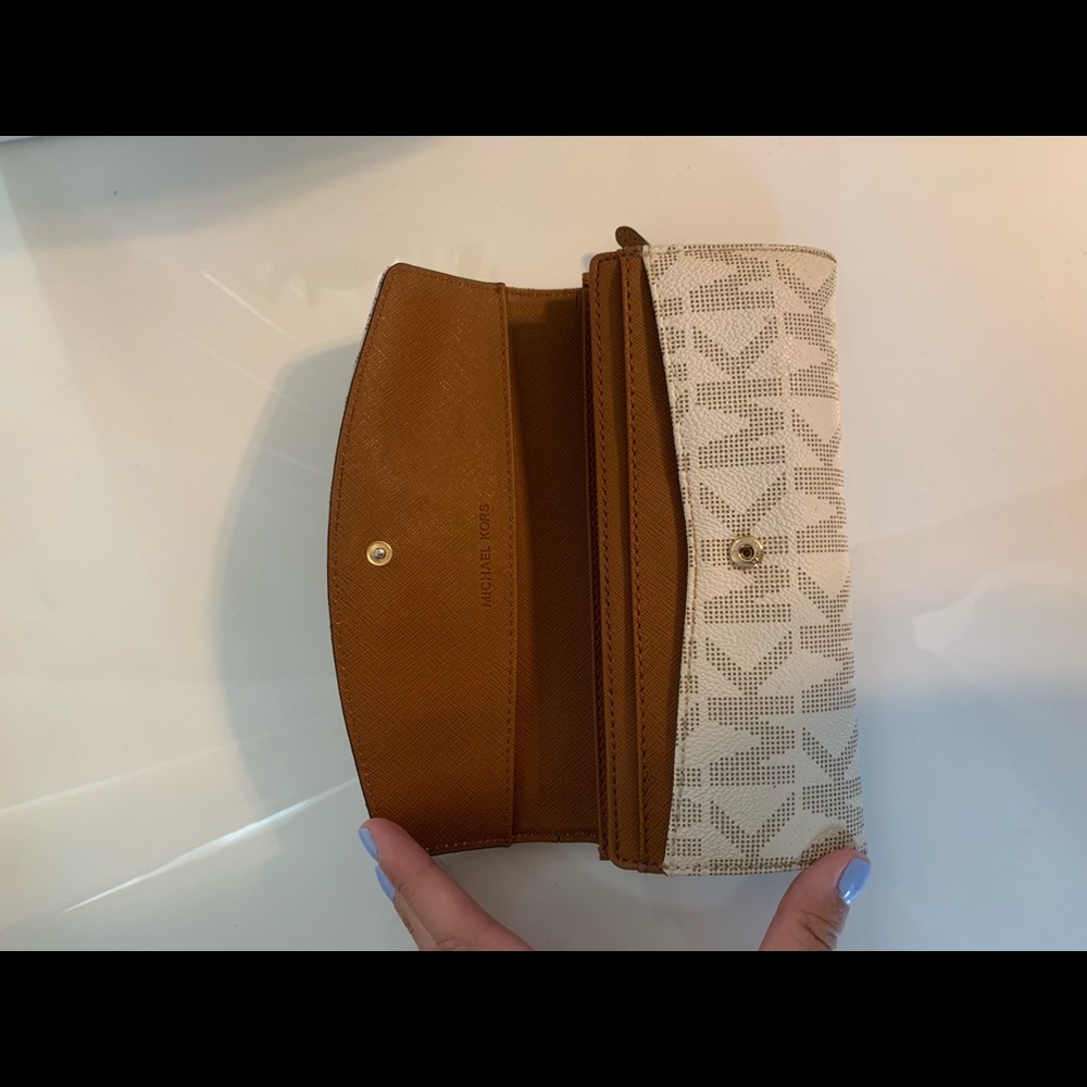 Michael Kors Wallet - Picture 8 of 8